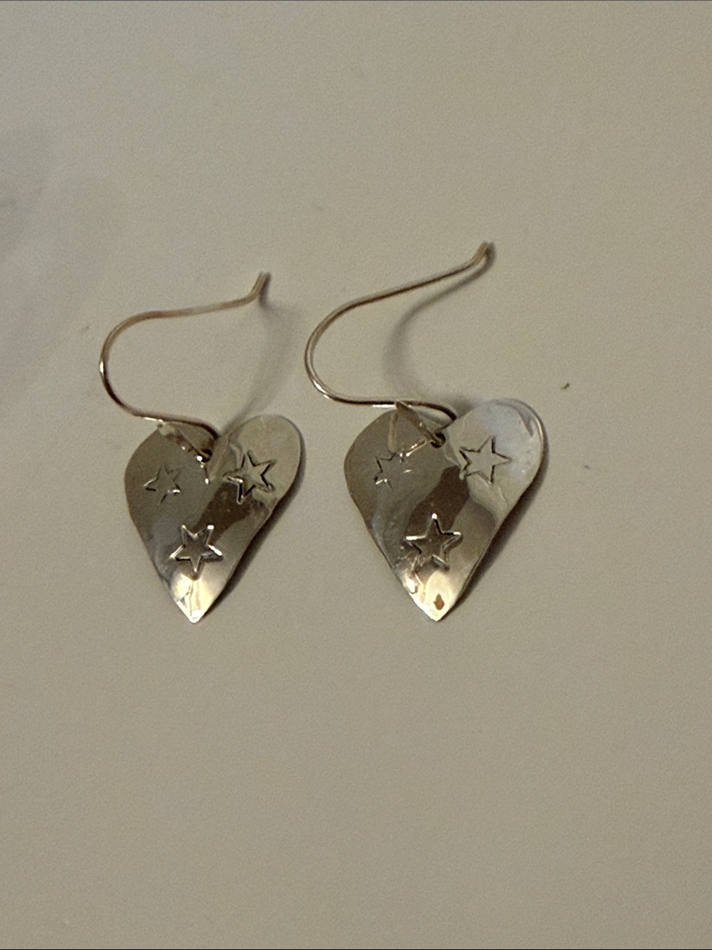 VINTAGE AH ANNE HARVEY EARRINGS STERLING SILVER HEARTS ARTISAN SIGNED 2.1g